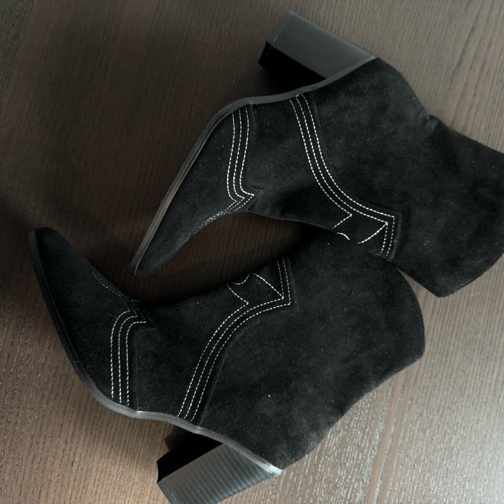 Gladley Black 11 Suede Pointed-Toe Mid-Calf Western Boots
Lulus women’s shoes - Picture 6 of 6